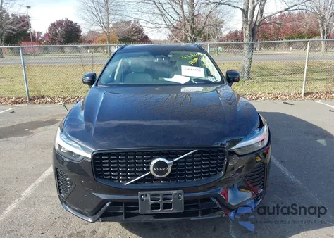 2024 Volvo Xc60 B5 Core Dark Theme z USA, uszkodzony, nr VIN YV4L12RK4R1923970